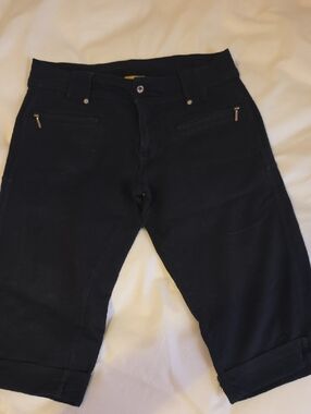 Women's Black Cropped Jeans with Front Zip Pocket Detail